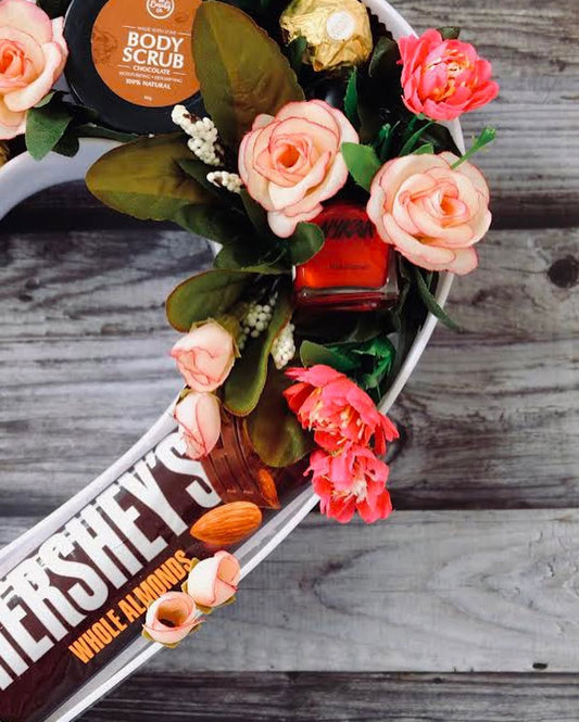 Heartfelt Indulgence – Luxury Heart-Shaped Hamper Aprodz