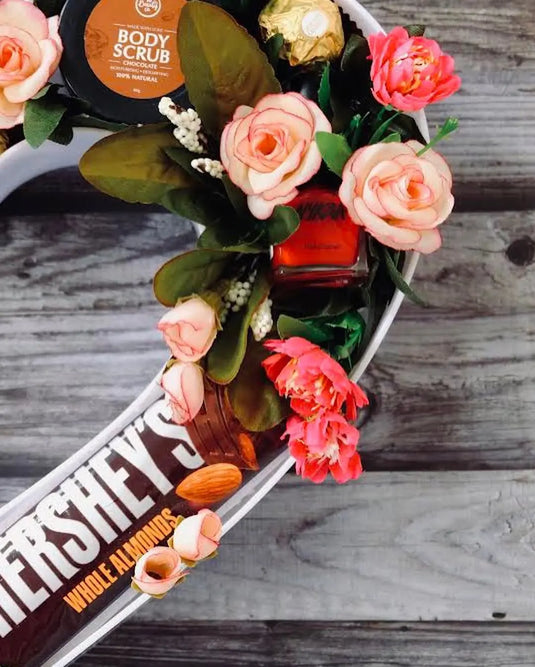 Translation missing: en.Heartfelt Indulgence – Luxury Heart-Shaped Hamper 